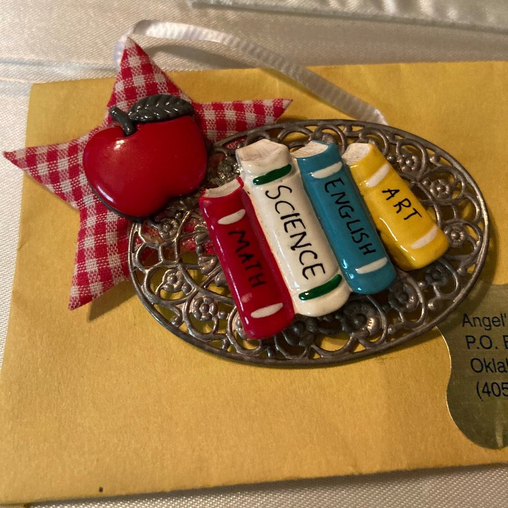 APPLE FOR THE FAVORITE TEACHER HAS BOOKS CUTE BOOK